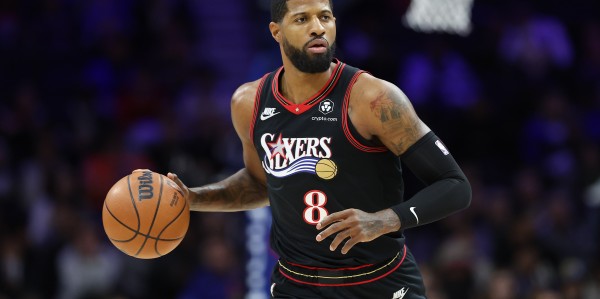 攻防俱佳！保罗·乔治半场7中5拿到18分3助2断1帽 正负值+14