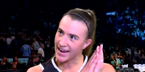 kaiyun-约内斯库3+1杀死比赛助队战胜联盟第一 赛后做出“晚安”动作