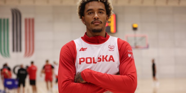 开云体育APP下载-索汉因伤缺席欧锦赛 波兰首胜后激动发文：加油前进