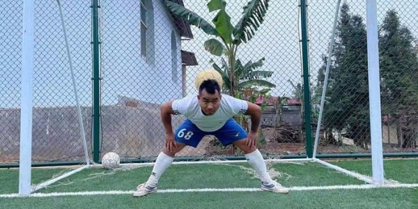 kaiyun-养牛、巡边、踢足球，他一样不差！