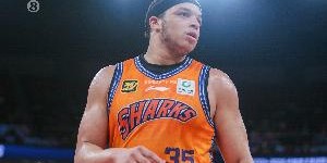 开云体育官网-最佳国际球员！洛夫顿：最需要感谢我的队友 总冠军是终极目标！