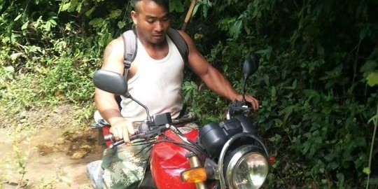 kaiyun-养牛、巡边、踢足球，他一样不差！